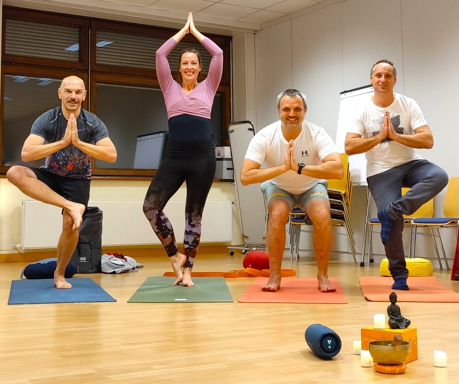 Real men do Yoga! (C) VHS/Marlies Eichelberger Real men do Yoga! (C) VHS/Marlies Eichelberger