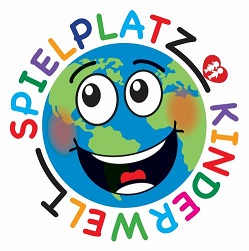 Das Logo der VHS Spielplatz Kinderwelt zeigt eine lachende Erde umgeben vom Schriftzug 'Spielplatz Kinderwelt' in bunten Buchstaben